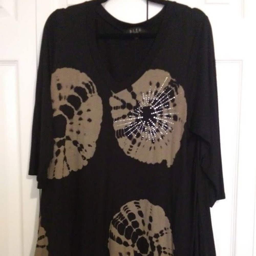 B.L.E.U. 3/4 sleeve  V neck top